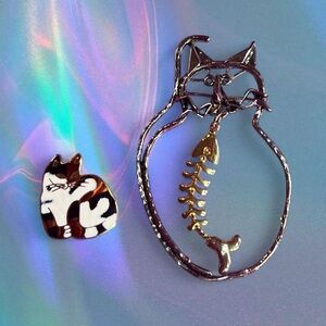 Vintage cat and fish scale brooch set silver tone